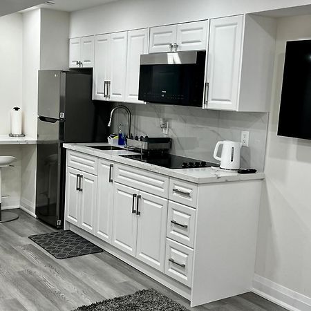 New Luxurious Studio Apartment Brampton Exterior photo