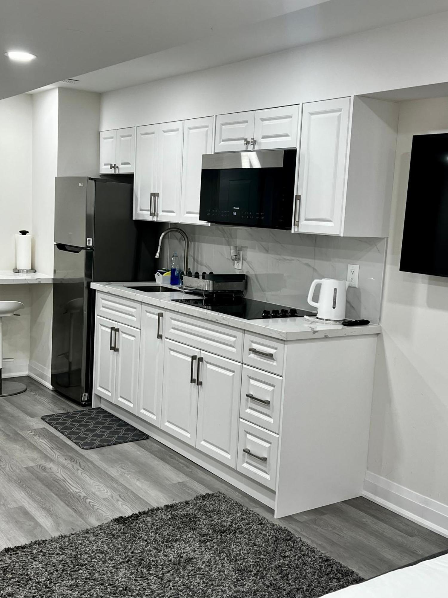 New Luxurious Studio Apartment Brampton Exterior photo